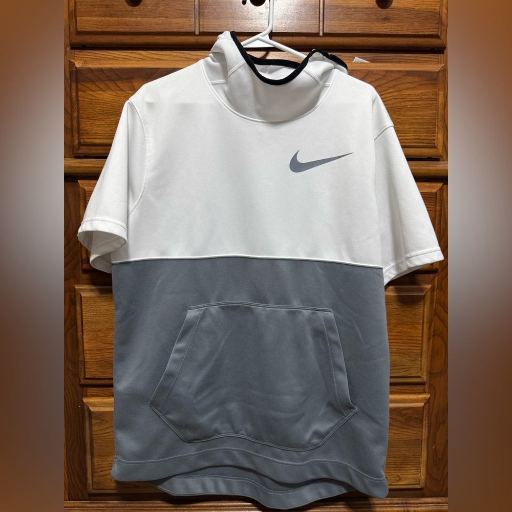 Nike Basketball Short-Sleeve Hooded Tee